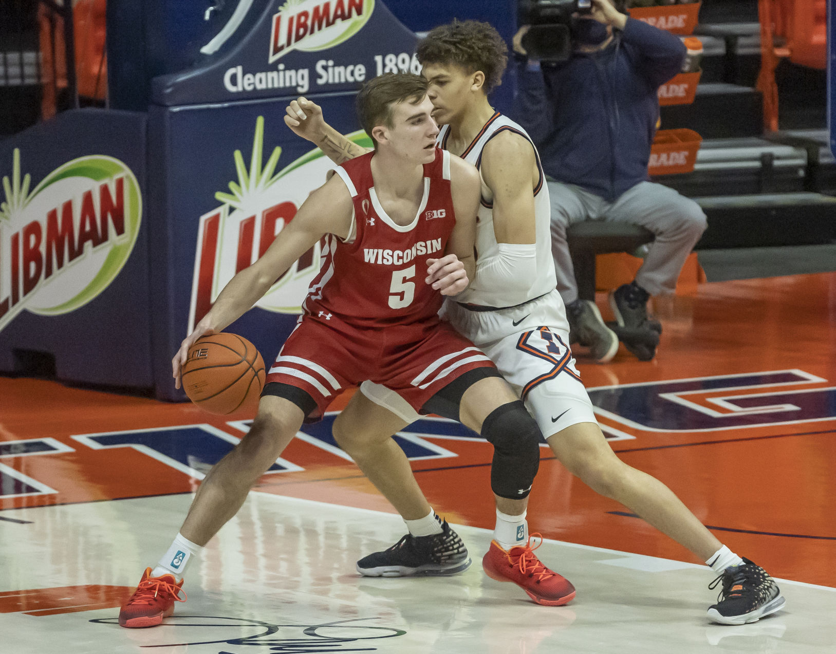 Illinois 75, UW 60
